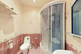 Гостиница Этника Казань Номер улучшенный с 1 двуспальной кроватью-5